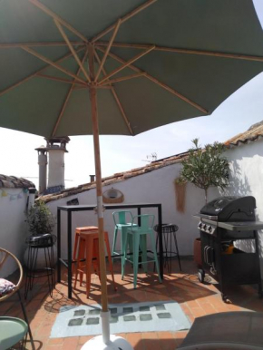 Belle maison village, proche Pont du Gard, toit terrasse, baby-foot...